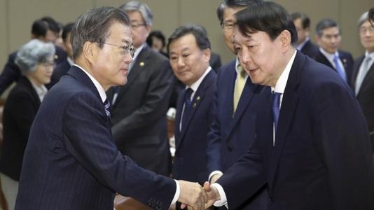 李在明:将确保尹锡悦永远不能出狱(李在明，确保尹锡悦永不出狱—正义与权力的较量)